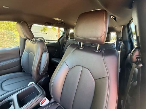 New 2026 Chrysler Pacifica Select image 23