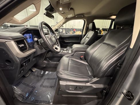 Used 2024 Ford Expedition Max XLT image 17