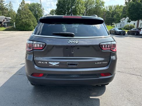 Used 2018 Jeep Compass Limited AWD/4WD image 4