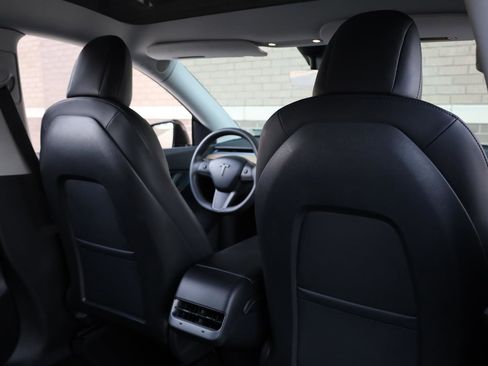 Used 2021 Tesla Model Y Long Range AWD/4WD image 26