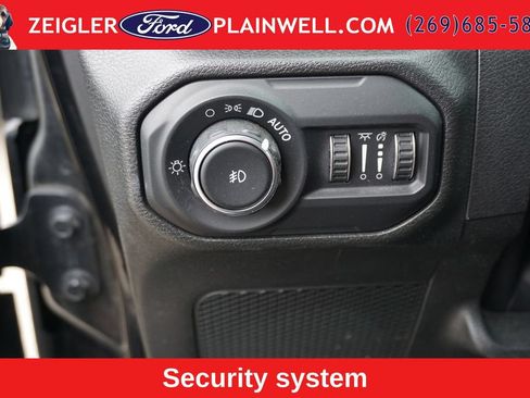 Used 2022 Jeep Wrangler Unlimited Sahara w/ Cold Weather Group AWD/4WD image 14