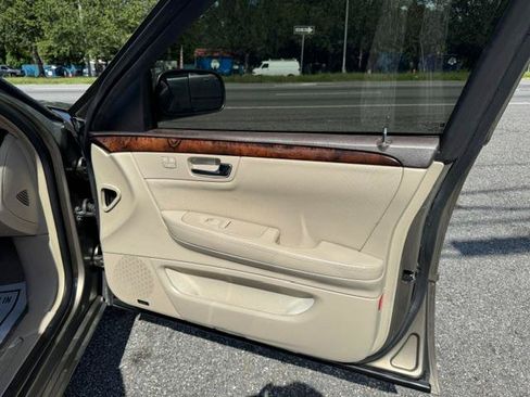 Used 2011 Cadillac DTS Premium w/ Driver Awareness Package FWD image 16
