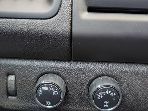 Used 2017 Chevrolet Colorado LT AWD/4WD image 19