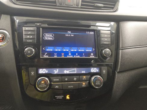 Used 2019 Nissan Rogue SV FWD image 25