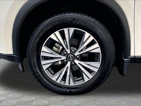 Used 2023 Nissan Rogue SV FWD image 11
