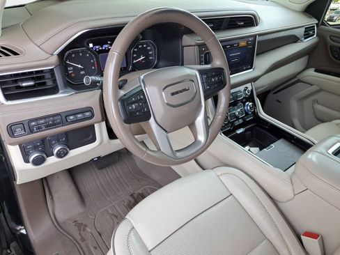 Used 2021 GMC Yukon Denali w/ Denali Premium Package image 10