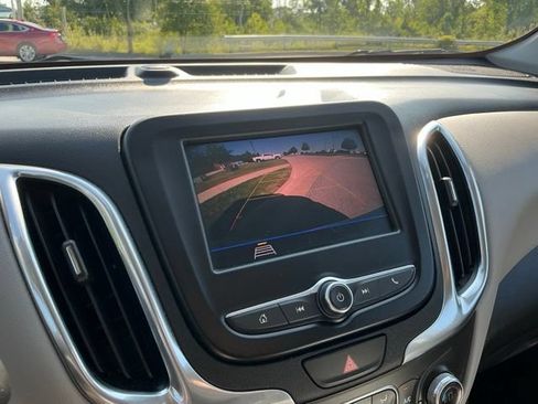 Used 2021 Chevrolet Equinox LT FWD image 29