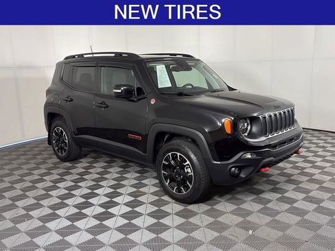 Used 2023 Jeep Renegade Trailhawk w/ Sun/Sound Group AWD/4WD image 2