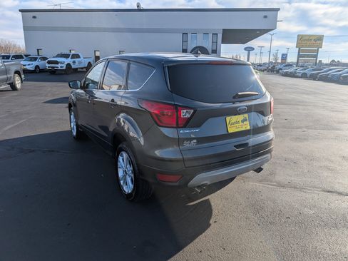 Used 2019 Ford Escape SE image 6