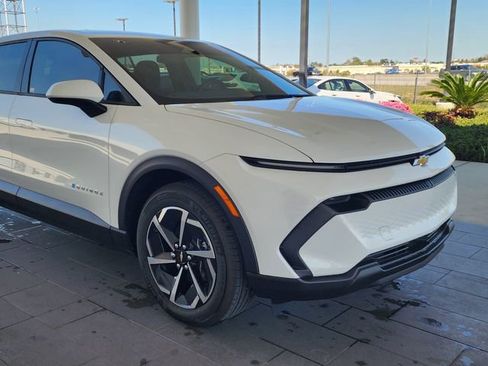 Used 2026 Chevrolet Equinox EV LT image 6