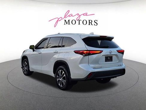 Used 2021 Toyota Highlander XLE AWD/4WD image 7