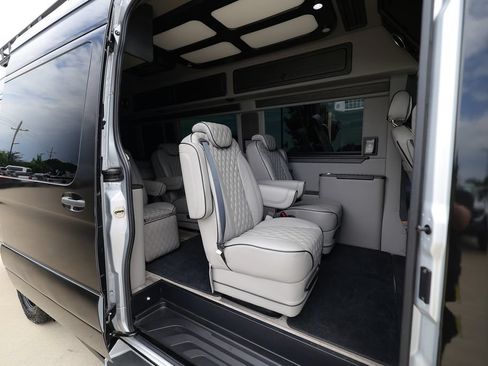Used 2021 Mercedes-Benz Sprinter 3500 image 10