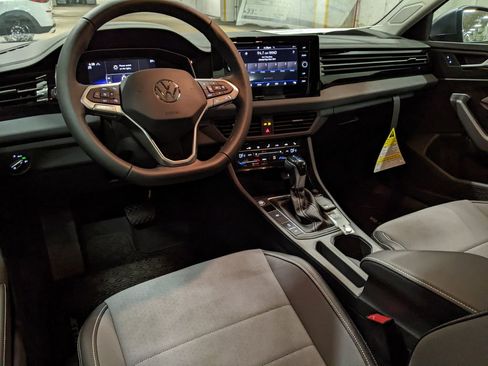 New 2026 Volkswagen Jetta SE FWD image 12