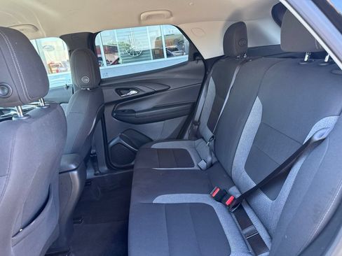 Used 2025 Chevrolet TrailBlazer LT AWD/4WD image 19