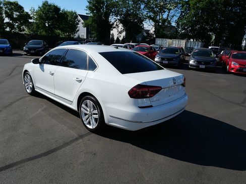 Used 2017 Volkswagen Passat 1.8T SE FWD image 5