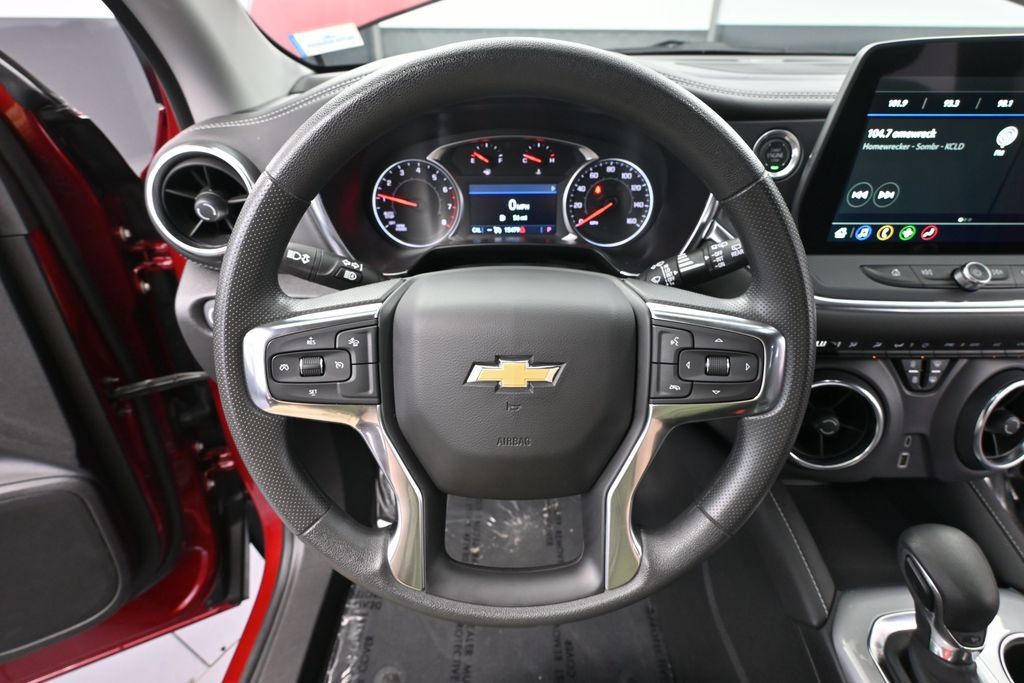 Used 2025 Chevrolet Blazer LT AWD/4WD image 18