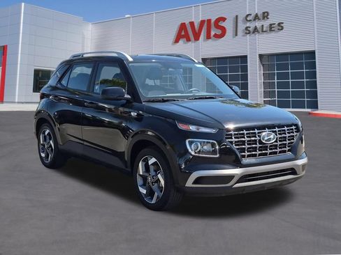 Used 2025 Hyundai Venue SEL FWD image 3