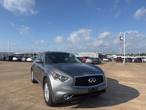 Used 2017 INFINITI QX70 2WD image 2
