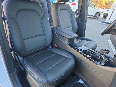 Used 2025 Buick Envista Sport Touring image 16