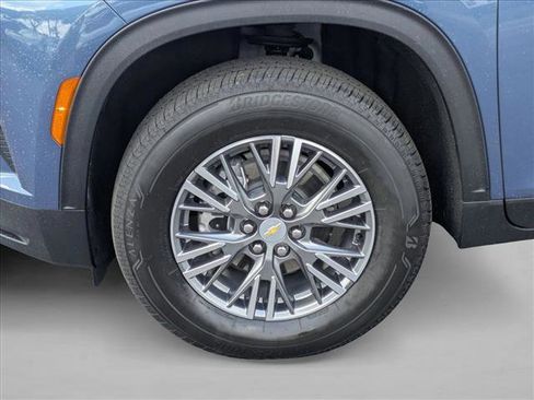 Used 2025 Chevrolet Traverse LT FWD image 26