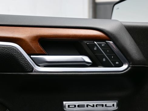 Used 2023 GMC Sierra 1500 Denali AWD/4WD image 11