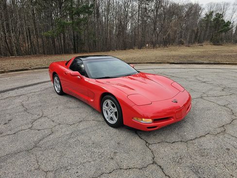 Used 1997 Chevrolet Corvette Coupe w/ Memory Pkg image 3