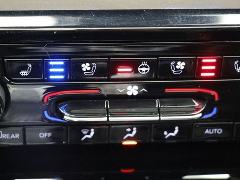 Used 2024 Jeep Grand Cherokee L Limited w/ Luxury Tech Group II image 25