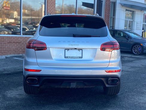 Used 2018 Porsche Cayenne Platinum Edition image 4
