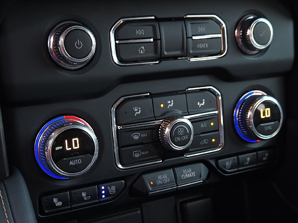 Used 2022 GMC Yukon AT4 AWD/4WD image 16