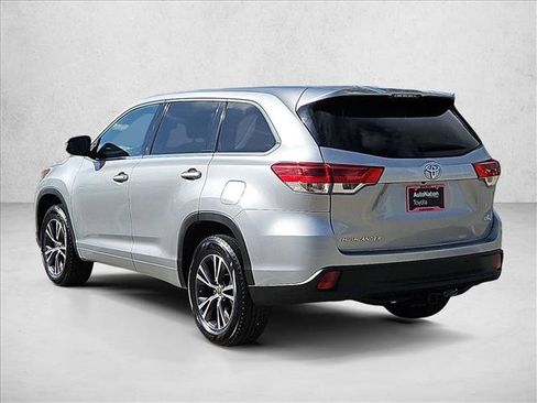 Used 2018 Toyota Highlander LE FWD image 8