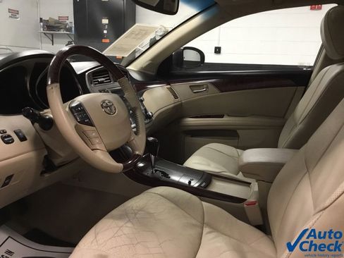 Used 2011 Toyota Avalon Limited image 21