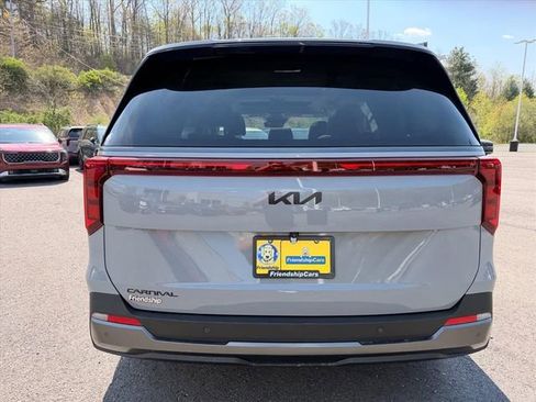 Used 2025 Kia Carnival SX w/ SX Dark Edition Package FWD image 13