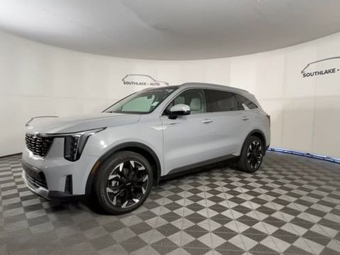 Certified 2025 Kia Sorento EX w/ Panoramic Sunroof Package FWD image 4