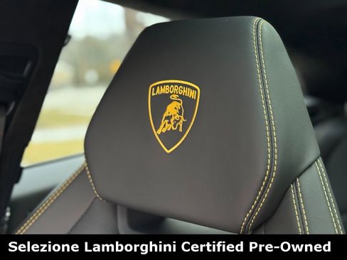 Used 2022 Lamborghini Urus Base image 18