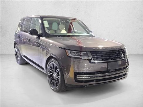Used 2024 Land Rover Range Rover SE AWD/4WD image 3