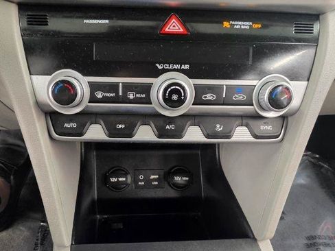 Used 2020 Hyundai Elantra SEL FWD image 25