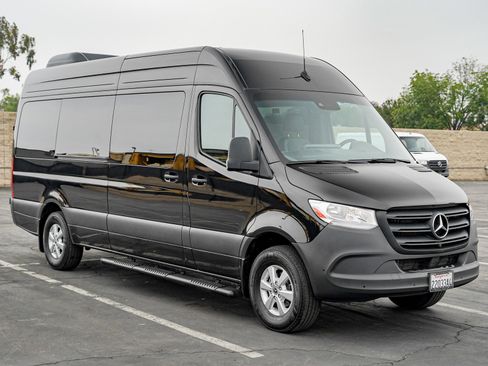 Used 2024 Mercedes-Benz Sprinter 2500 image 3