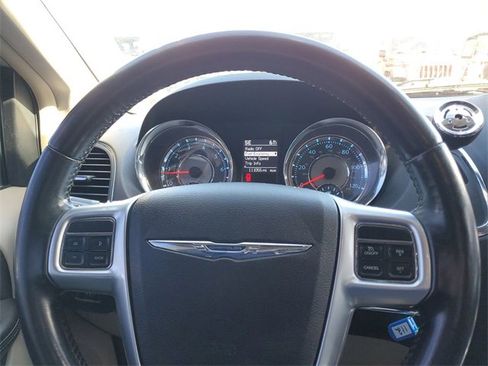 Used 2011 Chrysler Town & Country Touring image 11