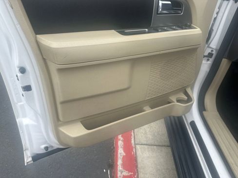 Used 2016 Ford Expedition EL XLT w/ Equipment Group 202A AWD/4WD image 10
