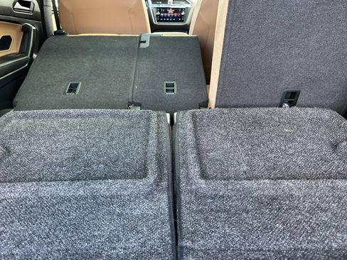 Used 2023 Volkswagen Tiguan SE w/ Panoramic Sunroof Package FWD image 16