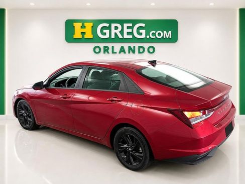 Used 2023 Hyundai Elantra SEL w/ Preferred Accessory Package FWD image 2