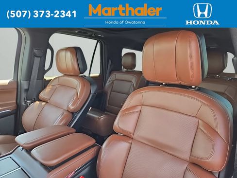 Used 2025 Lincoln Navigator Reserve AWD/4WD image 10