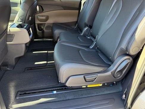 New 2026 Kia Carnival EX image 9