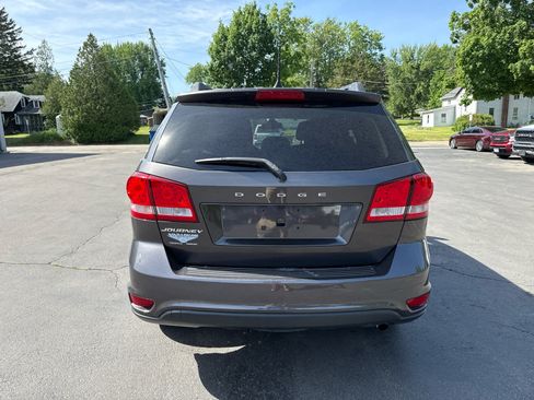 Used 2019 Dodge Journey SE w/ Premium Group FWD image 4