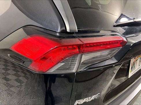 Used 2019 Toyota RAV4 XLE Premium w/ Cold Weather Package AWD/4WD image 28