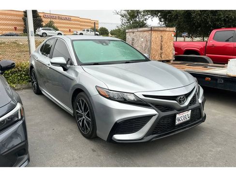 Used 2023 Toyota Camry SE FWD image 2