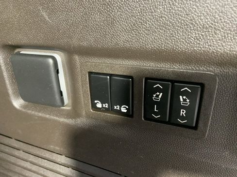 Used 2021 GMC Yukon Denali image 12