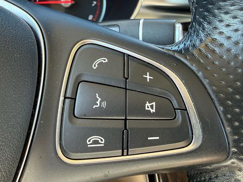 Used 2018 Mercedes-Benz GLC 300 4MATIC w/ Premium Package image 15