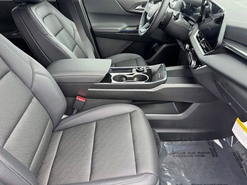 New 2026 Chevrolet Equinox LT w/ Convenience Package II FWD image 7