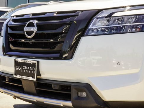 Used 2023 Nissan Pathfinder SL w/ Lighting Package (N92) AWD/4WD image 2
